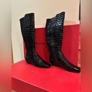 Donald Pliner size 8.5 women’s snakeskin leather tall boot